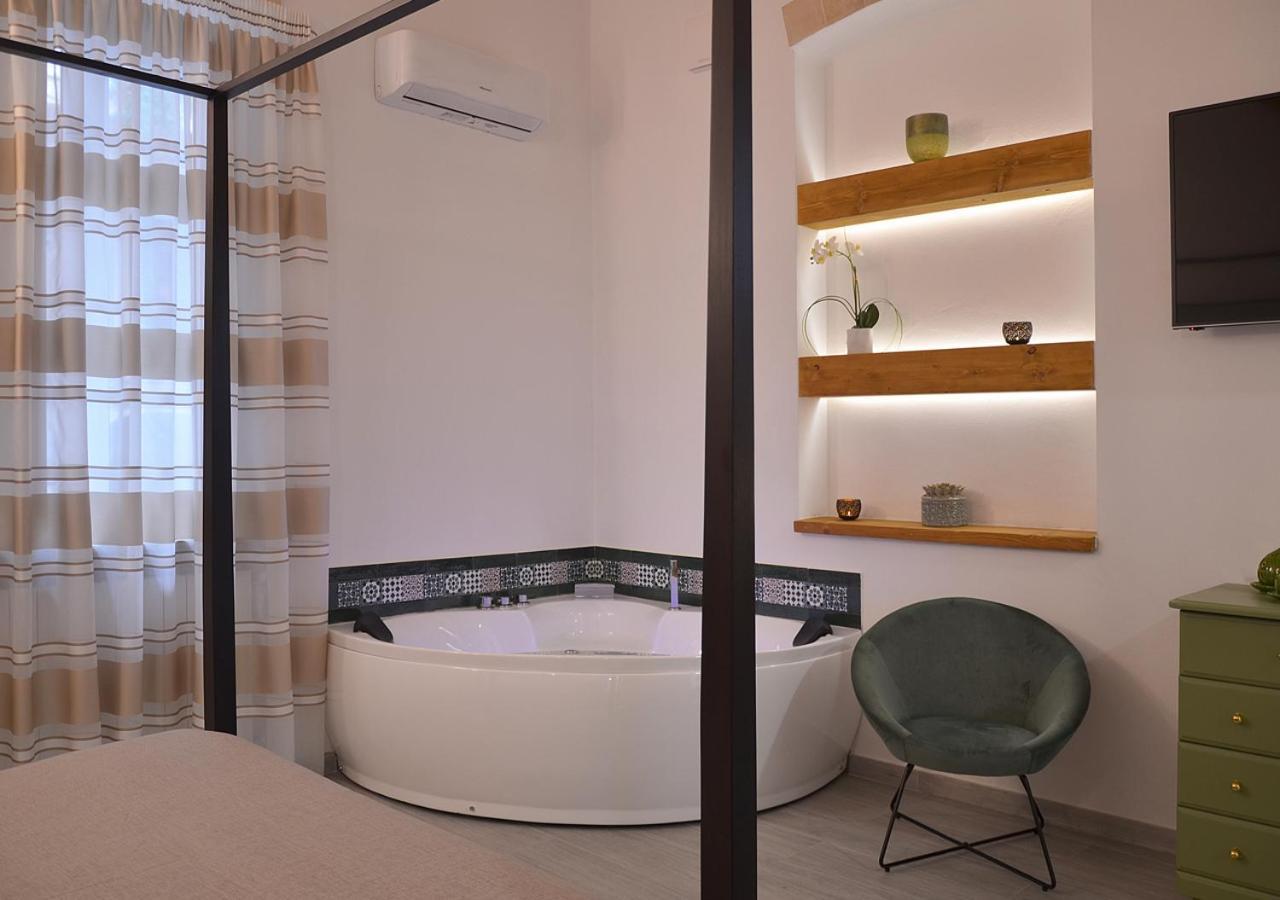 The Court Suites & Spa Taranto Exterior photo